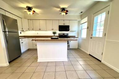 Main picture of 131 Ascot Ct