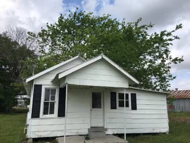Main picture of 104 S Avenue M