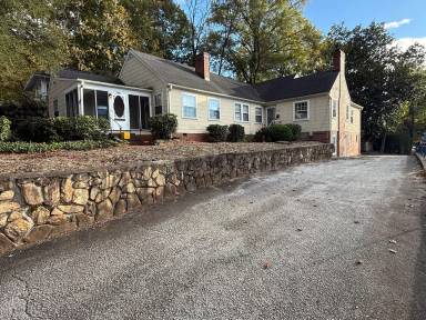 Main picture of 736 Summit St