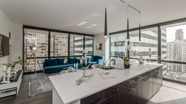 Main picture of 71 E Lake St