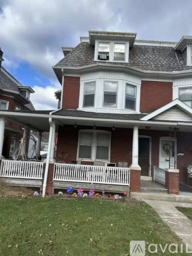 Main picture of 1237 E Lincoln Hwy