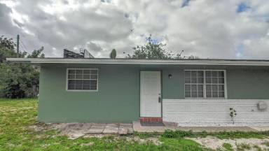 Main picture of 2430 NE 3rd Ave
