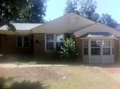 Main picture of 228 SW 46th St