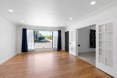 Main picture of 640 W 1st St