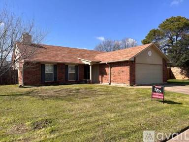 Main picture of 2405 Chinaberry Dr