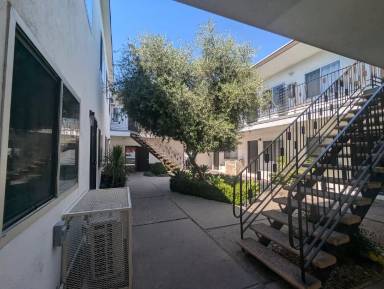 Main picture of 13611 Vanowen St