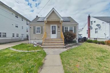 Main picture of 82 Huron Ave