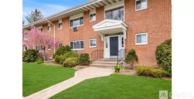 Main picture of 10 Wildwood Gdns
