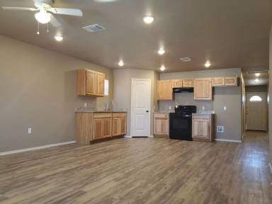 Main picture of 3211 E 5th St