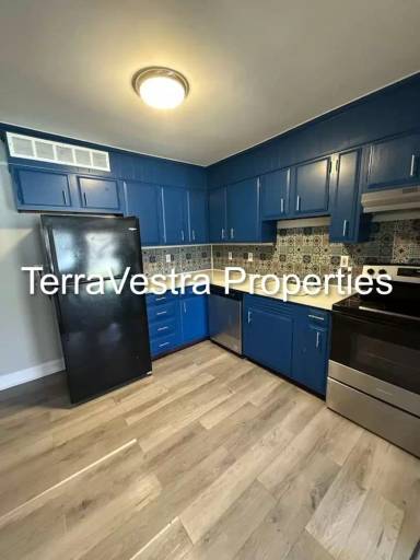 Main picture of 108 N 8th St