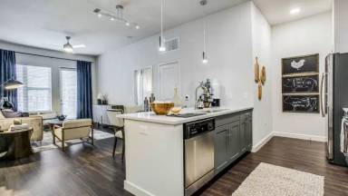 Main picture of 2016 Main Condo