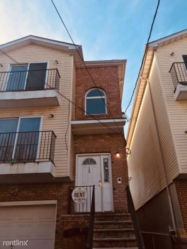 Main picture of 136 Scheerer Ave