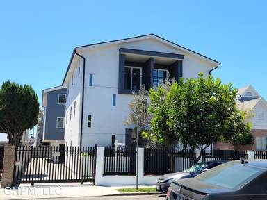 Main picture of 232 1/2 E 27th St