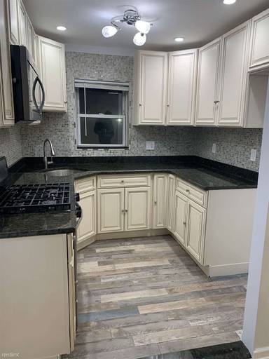 Main picture of 2581 W 15th St