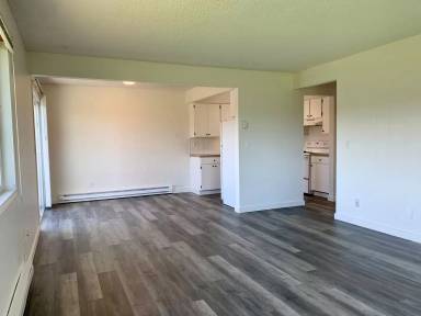 Main picture of 2275 NE Division St