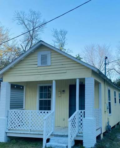 Main picture of 2706 Thomas St