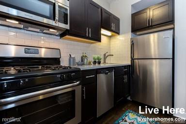 Main picture of 1357 W Touhy Ave