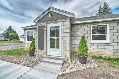 Main picture of 923 S 3rd E