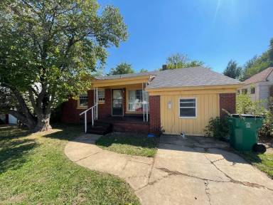 Main picture of 2408 NE 26th St