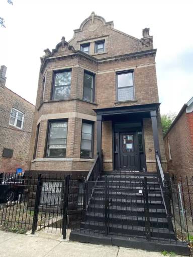 Main picture of 2230 S Sawyer Ave