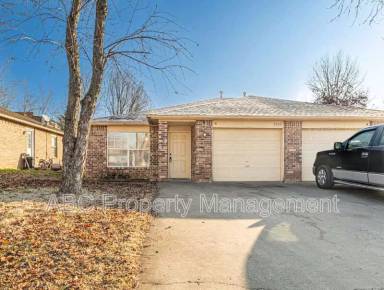 Main picture of 5803 Samantha St