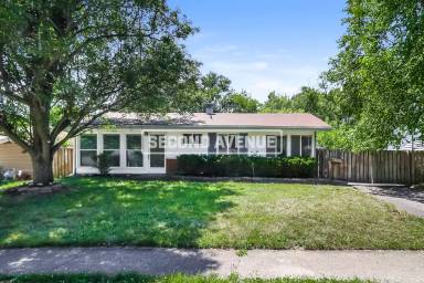 Main picture of 9655 Manhattan Dr