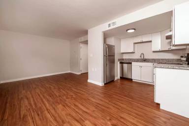 Main picture of 1300 High St