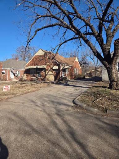 Main picture of 922 N Coolidge Ave