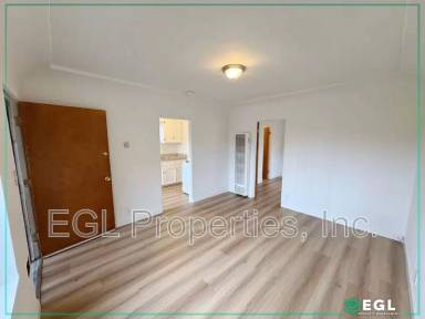 Main picture of 656 W 91st St