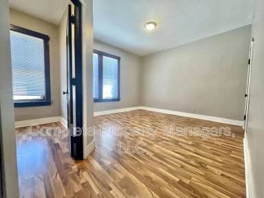 Main picture of 326 E Washington St