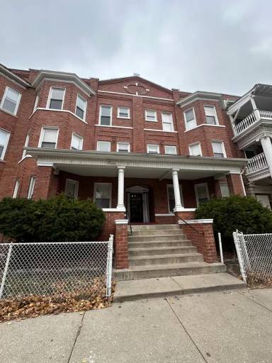 Main picture of 702 E 50th Pl