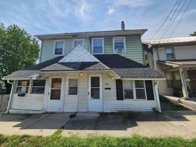 Main picture of 934 W Main St