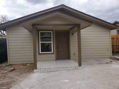 Main picture of 422 Globe Ave