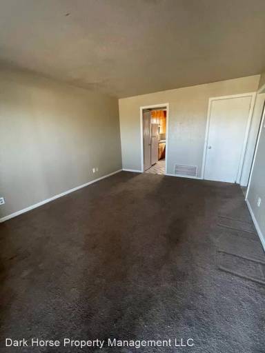 Main picture of 700 S McGee St