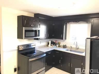 Main picture of 10 Northend St