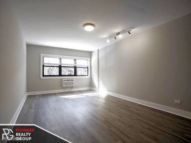 Main picture of 1435 N Dearborn St