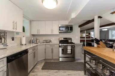 Main picture of 98 Elm St