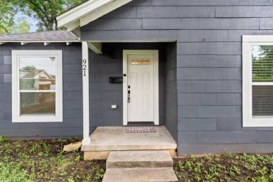 Main picture of 921 N 10th St