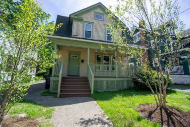 Main picture of 963 Lancaster Ave