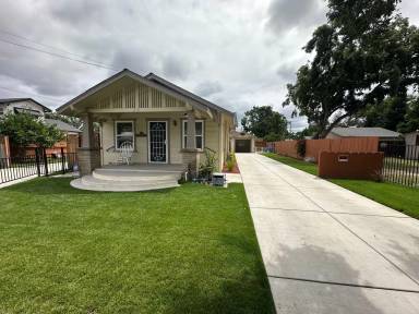 Main picture of 210 Las Flores Ave