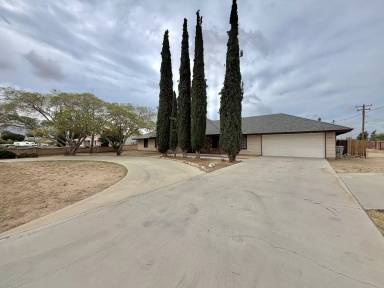 Main picture of 7742 Oxford Ave