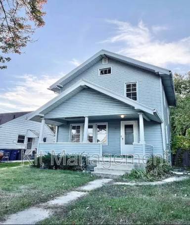 Main picture of 924 National Ave