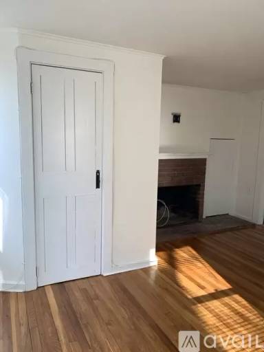 Main picture of 1490 Farmington Ave