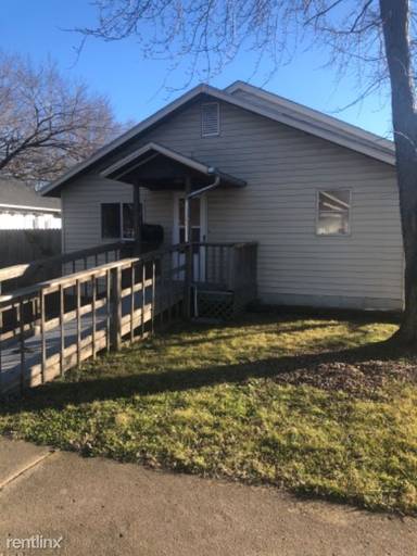 Main picture of 1001 E Maple St