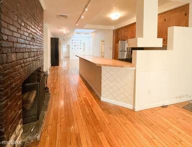 Main picture of 480 W Broadway