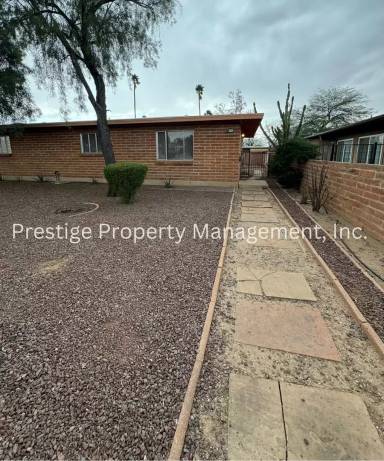 Main picture of 2501-05 N Richey Blvd