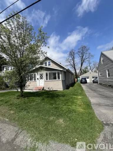 Main picture of 10 McNutt Ave