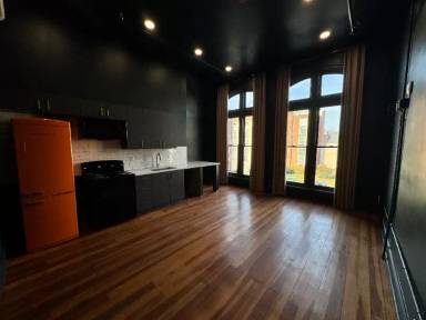 Main picture of 215 N Main St