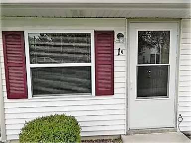 Main picture of 247 W Hall St