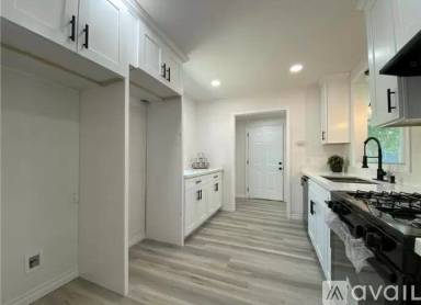 Main picture of 1431 Villa St